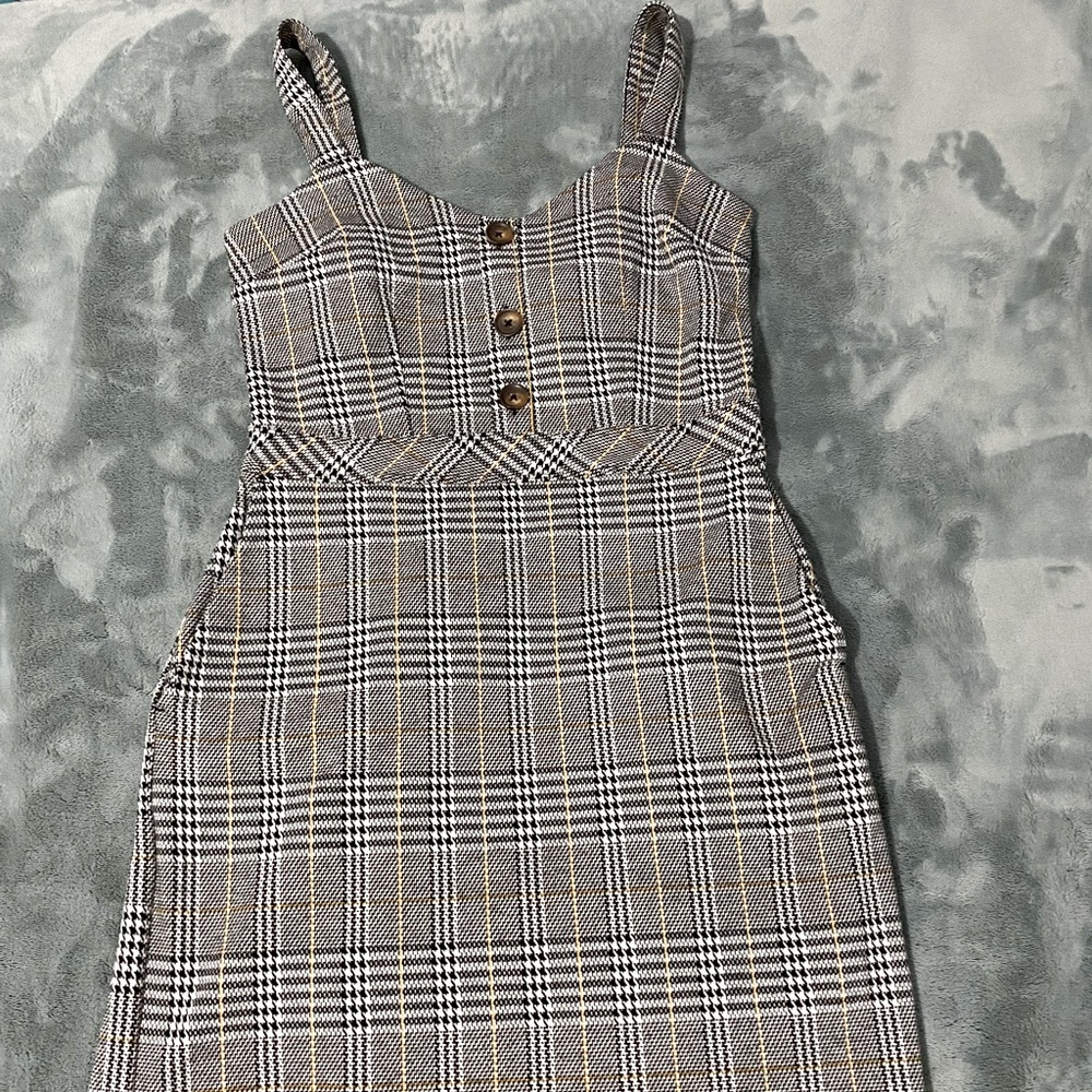 Abercrombie & Fitch, Size: small, black and white and yellow